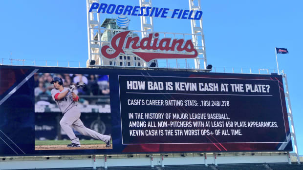 terry-francona-kevin-cash-scoreboard-prank-photo.jpg